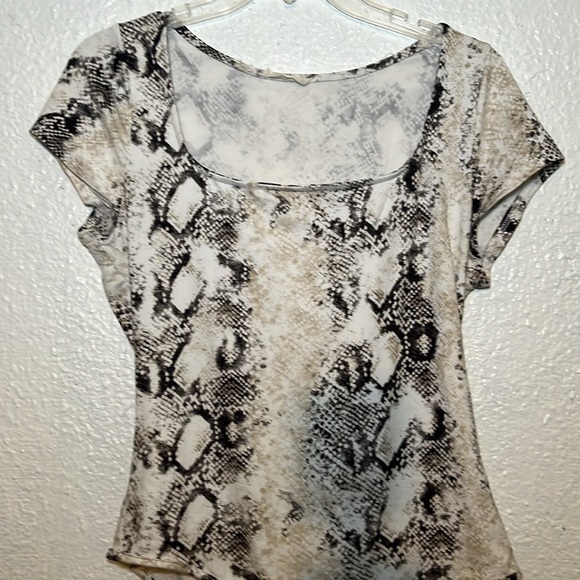 Chrysanthemum white and brown stick skin bodysuit with short sleeves size large - Picture 2 of 8